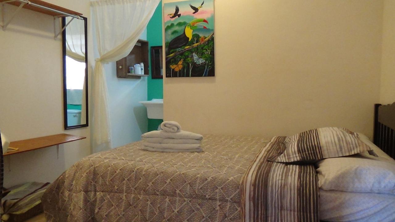 בלמופן Hacienda Tropical Guest House חדר תמונה